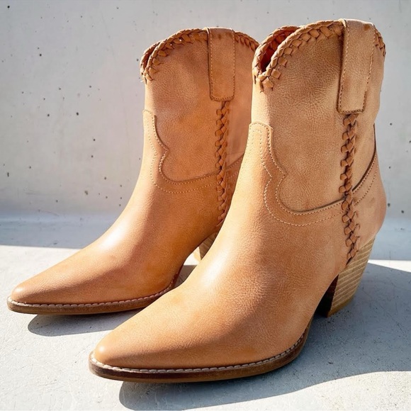 NEW Western Cowboy Whipstitched Ankle Boots
Pointy Toe Block Heel Distress Taupe - Picture 2 of 15